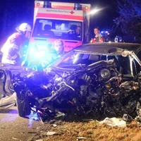 576682403-bei-schrecklichen-unfall-zwischen-frieding-und-rothenfeld-ist-fahrer-ums-leben-gekommen-pemg.jpg