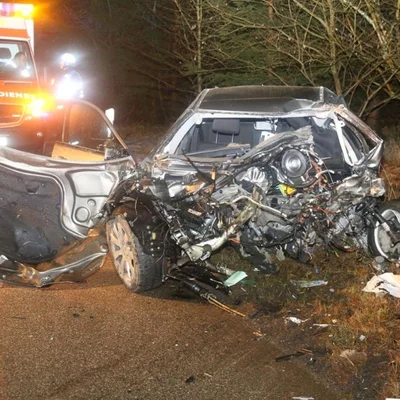 20469710-bei-schrecklichen-unfall-zwischen-frieding-und-rothenfeld-ist-fahrer-ums-leben-gekommen-nmmg.jpg
